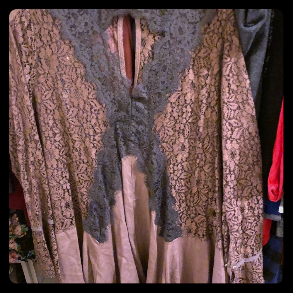 Sexy lace long-sleeved Victorian swing short dress